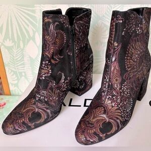 Aldo Demarais Ankle Boots Heeled Paisley Floral Design in Pink & Black Size 8.5
